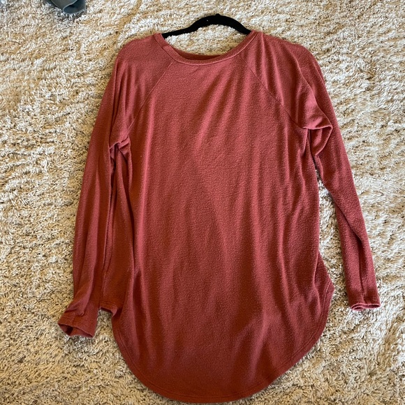 Woman’s shirt - Picture 2 of 2